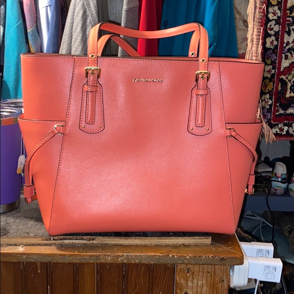 Michael kors east west crossgrain leather tote